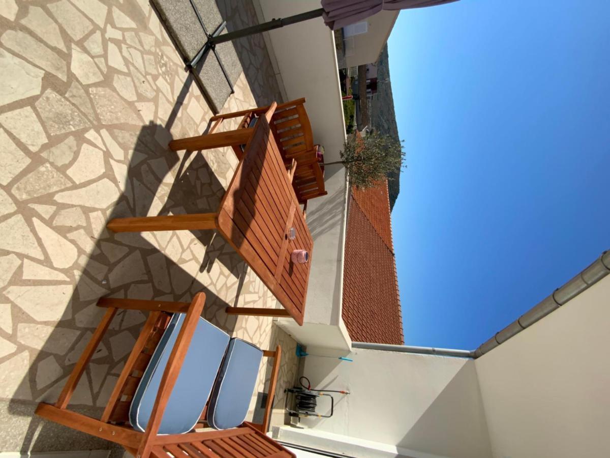 Apartments Leonardo Primosten Exterior photo